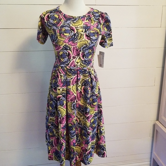 LuLaRoe Dresses & Skirts - Lularoe Amelia floral
